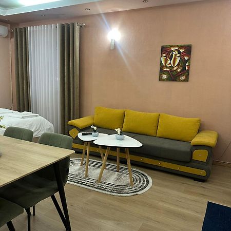 Adora Apartment ติรานา ภายนอก รูปภาพ